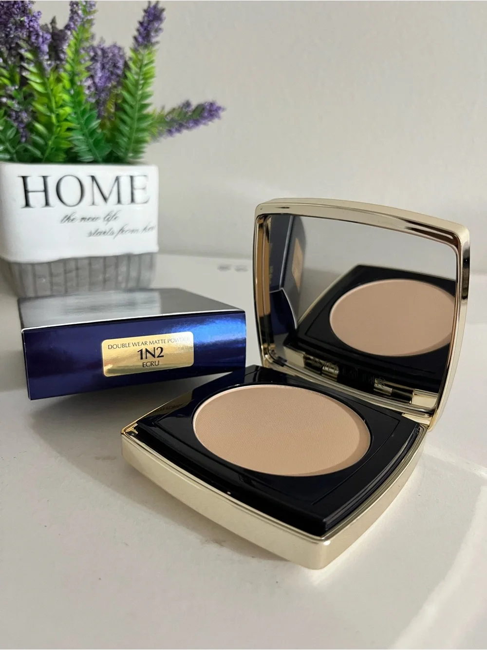 1N2 Ecru~ Estée Lauder Double Wear Stay-in-Place Matte Powder Foundation, 12 g
